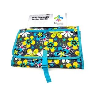 Kalencom New Orleans Quick Change Kit with Baby Wipes Box Retro Daisy Design New
